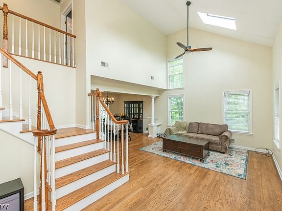 5th image of 468 Ridge Rd