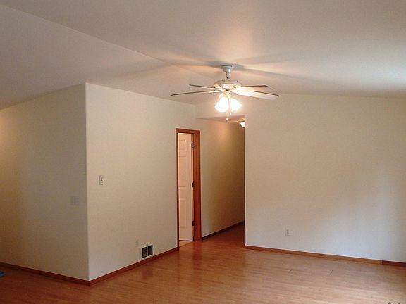 4th image of 558 Maplewood Ln