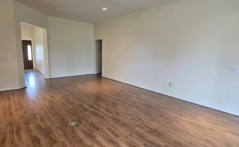 4085 SW 49th Ave — Photo 3