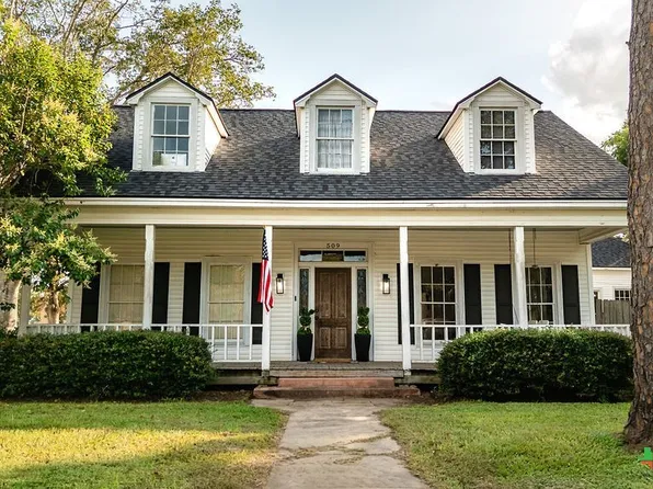 509 Hanover St, Edna, TX 77957