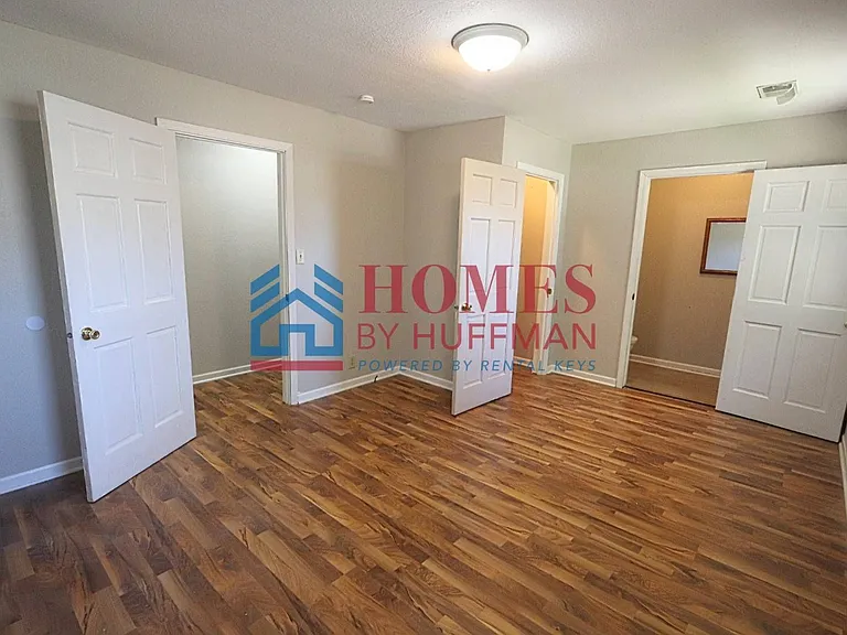 515 E Brumfield Ave — Photo 13