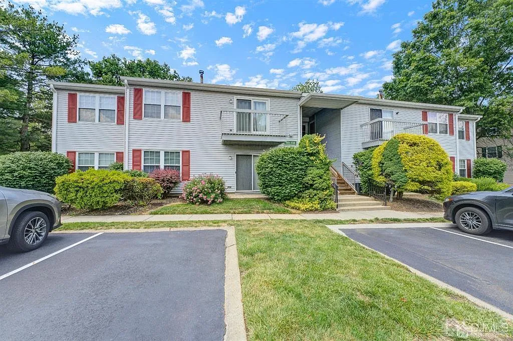 151 Applegate Ln photo 1