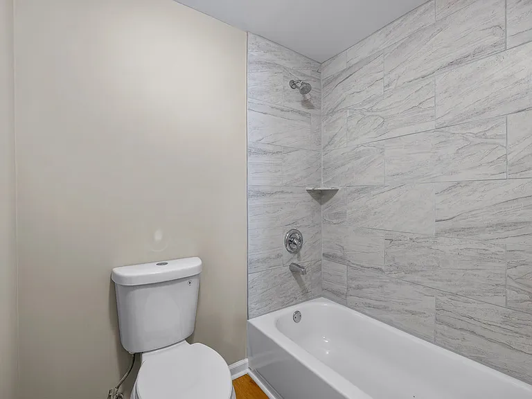 51 E Jones St — Photo 16
