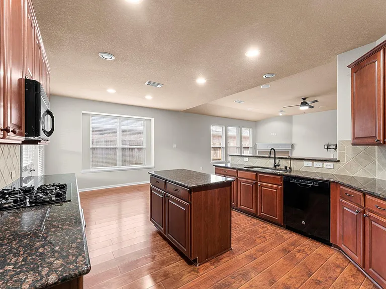 21127 Gladys Yoakum Dr — Photo 19