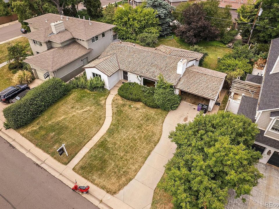 1st image of 225 Dahlia Street