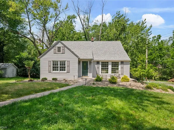 7750 Lewis Rd, Olmsted Falls, OH 44138