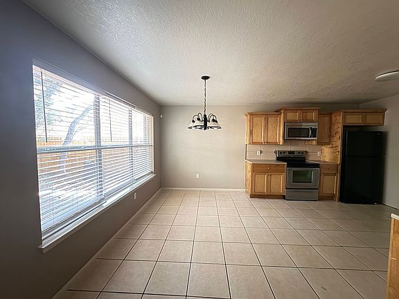 5th image of 2904 Phoenix Dr