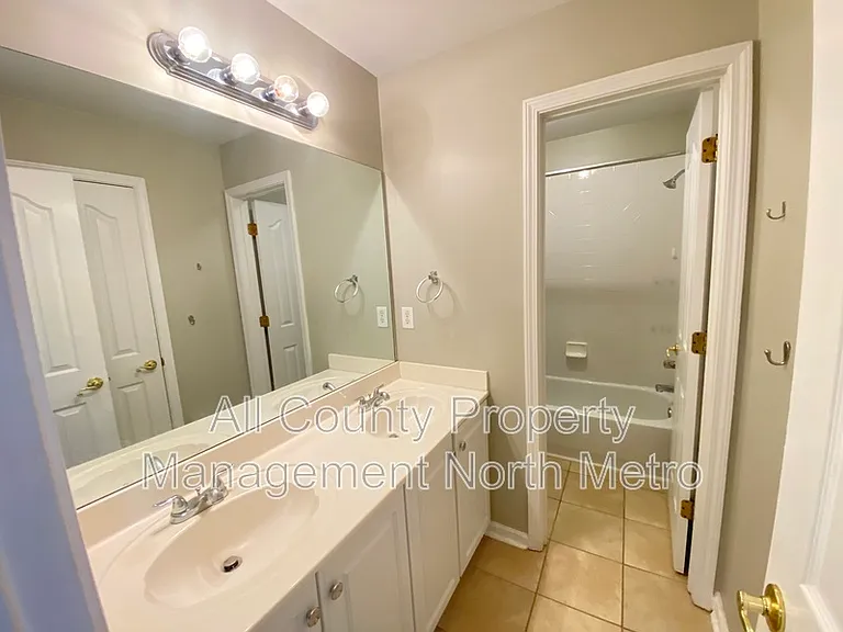 550 Elgaen Ct — Photo 7