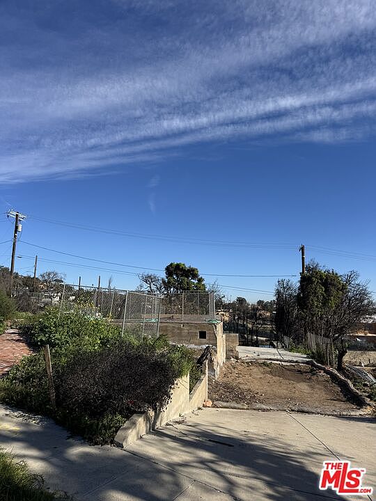 1st image of 15475 Albright St