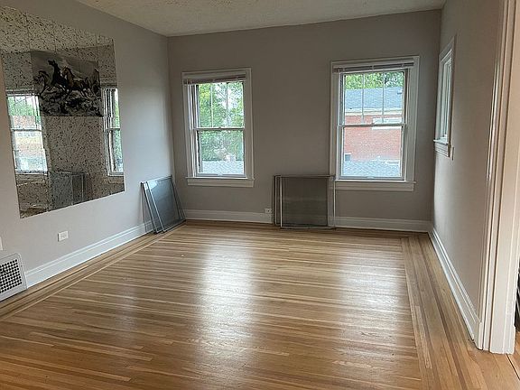 3rd image of 220 Cecil Ave