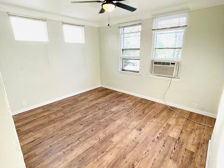 215 S Seminary St #3 — Photo 6