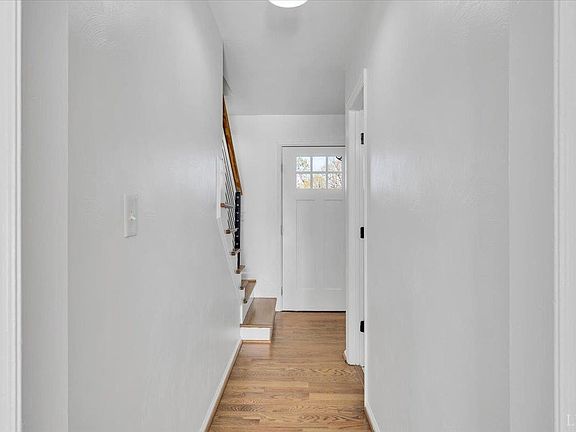 5th image of 229 Queen Regent Ct