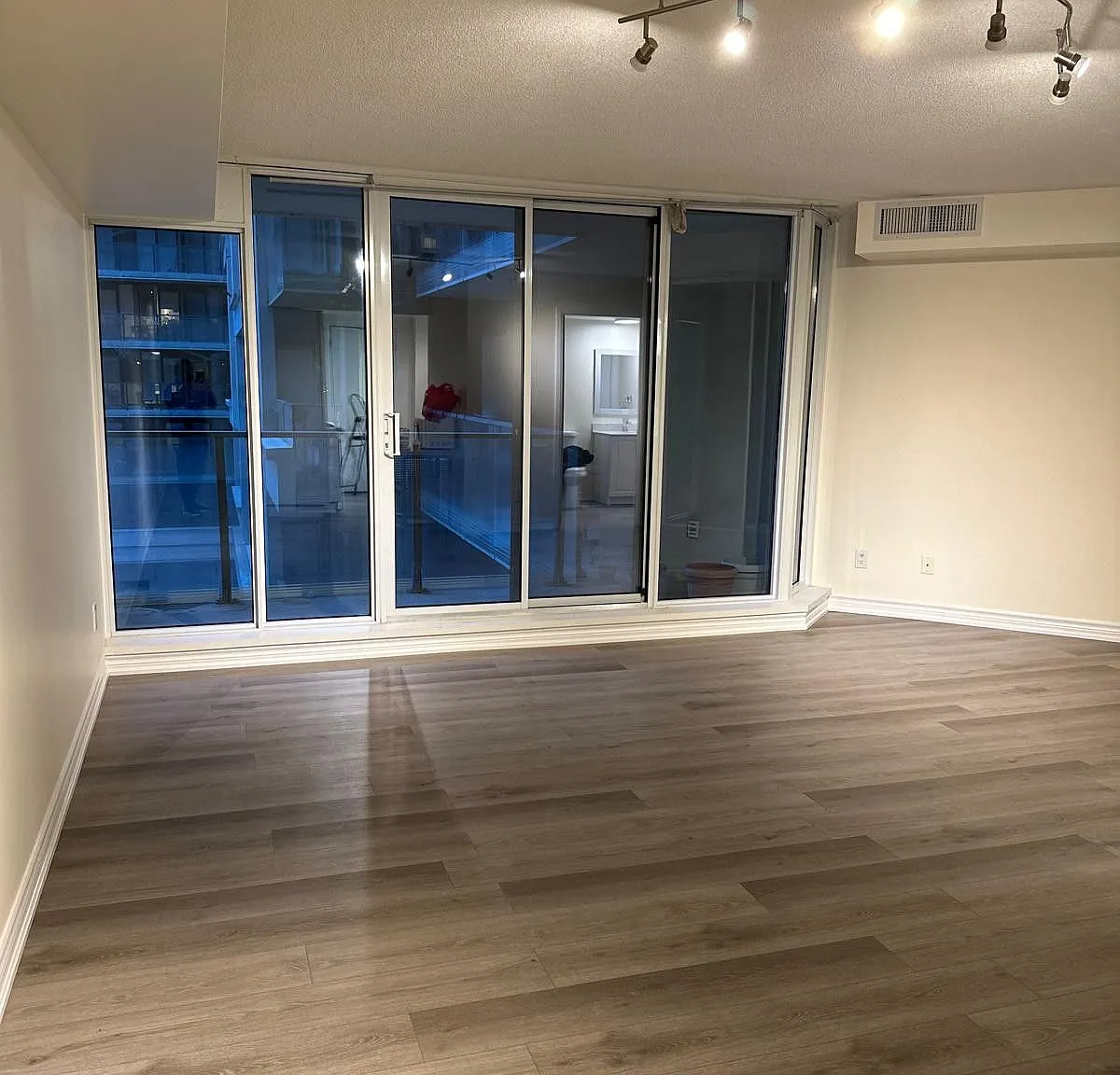 111 Elizabeth St — Photo 1