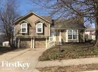 1700 Cooper Dr, Raymore, MO 64083