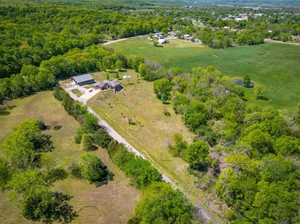 8877 Otto Ln, Mound City, KS 66056