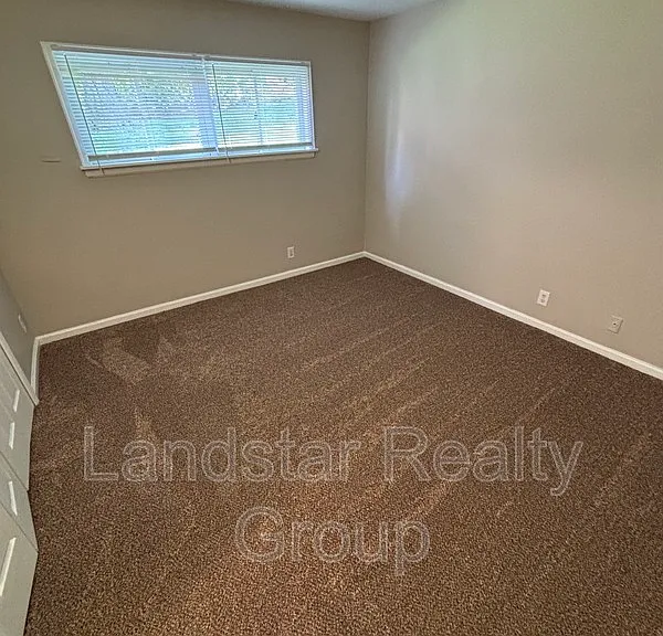 3221 Kemmons Dr #2 — Photo 18