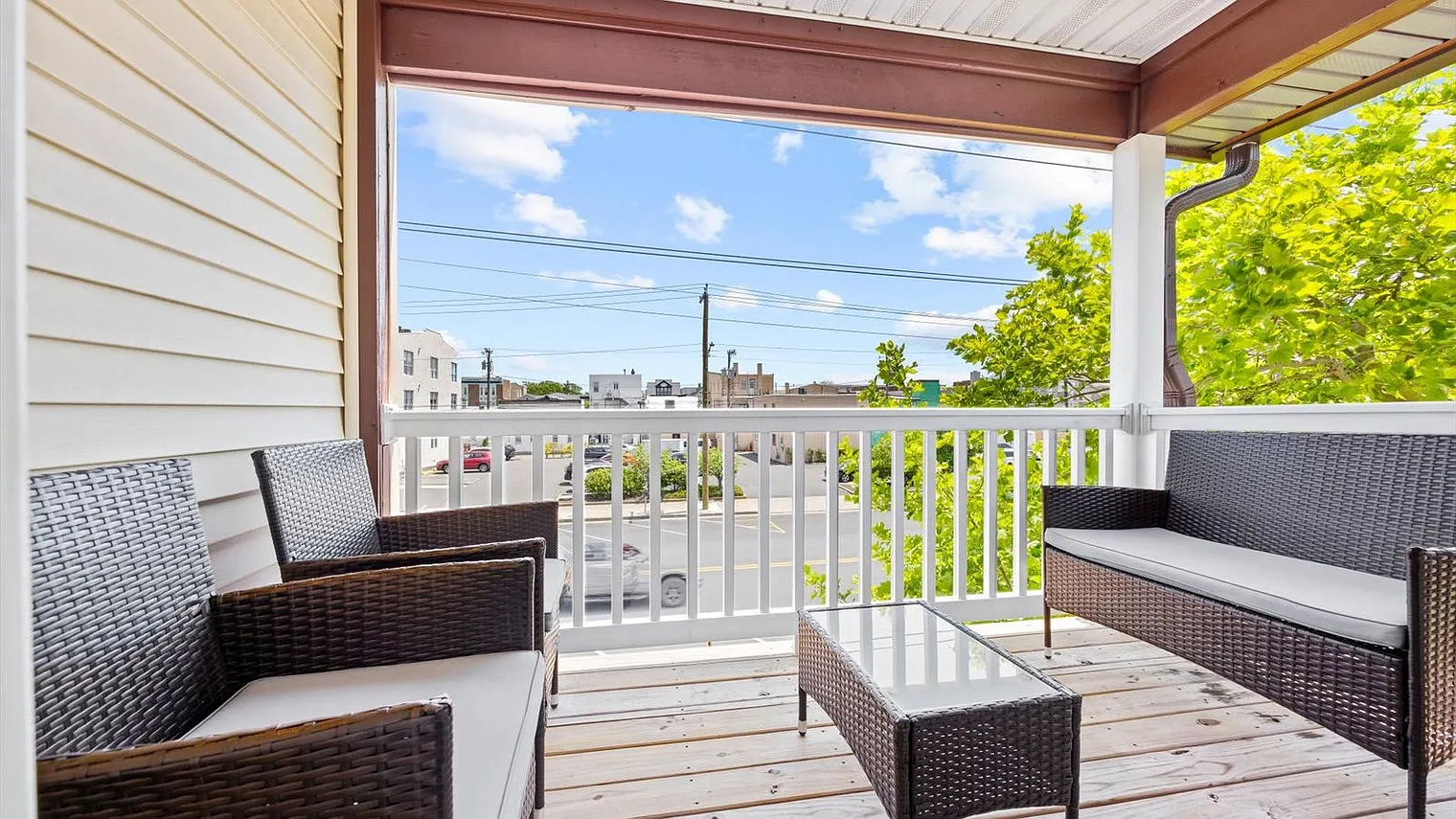 2 bed, 1.0 bath, 699 sqft, $5,151 — Photo 3