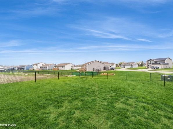 2005 White Oak Ln, Granger, IA 50109