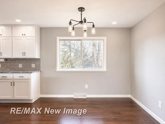 3rd image of 2 Mary Lane Ct