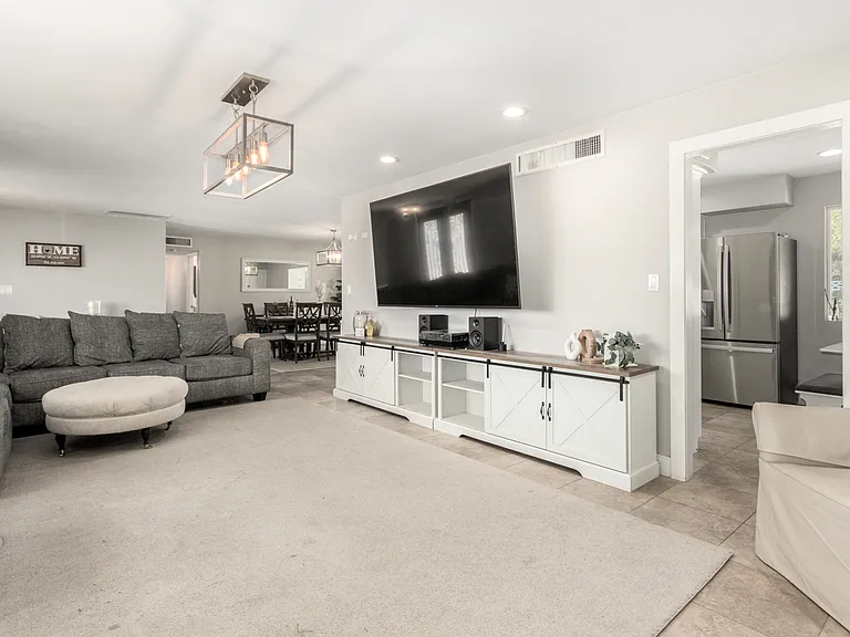 4220 E Becker Ln — Photo 3