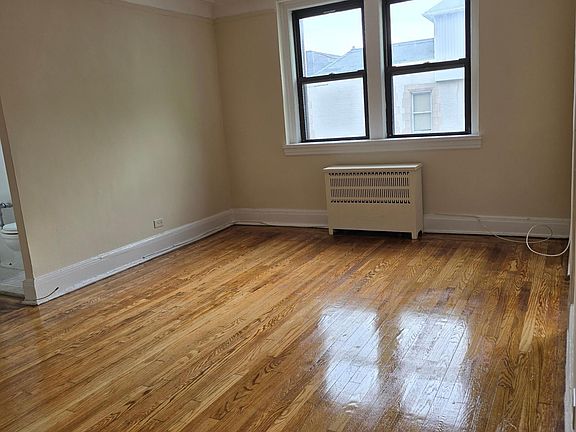 4th image of 5 Greenridge Ave #B2
