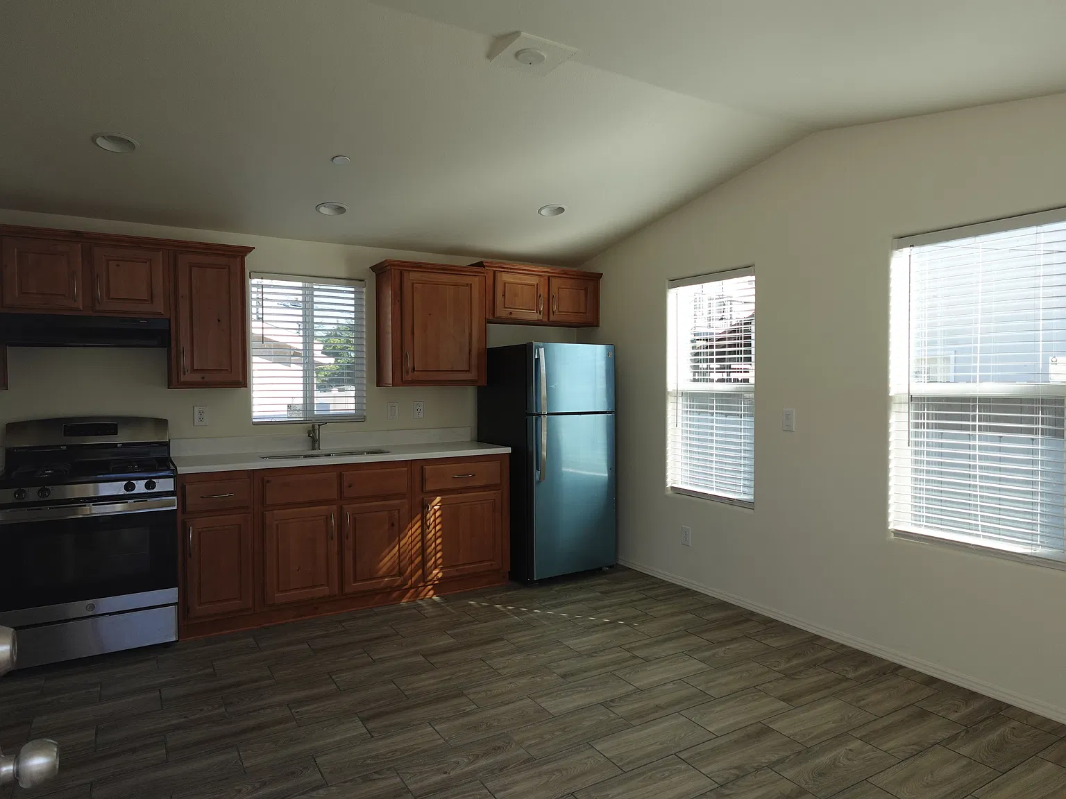 3 bed, 565 sqft, $2,599 — Photo 3