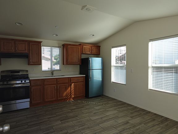 3rd image of 225 A Ave
