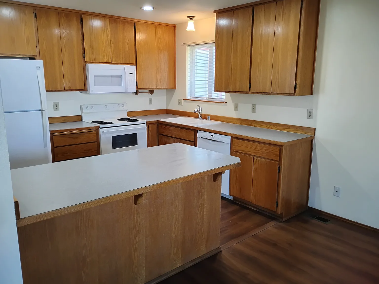 3 bed, 1444 sqft, $2,600 — Photo 3