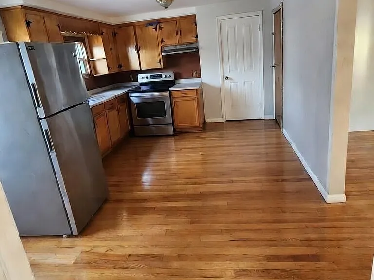 1346 Main St #2 — Photo 3