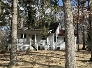 327 Church Dr, Fontana, WI 53125