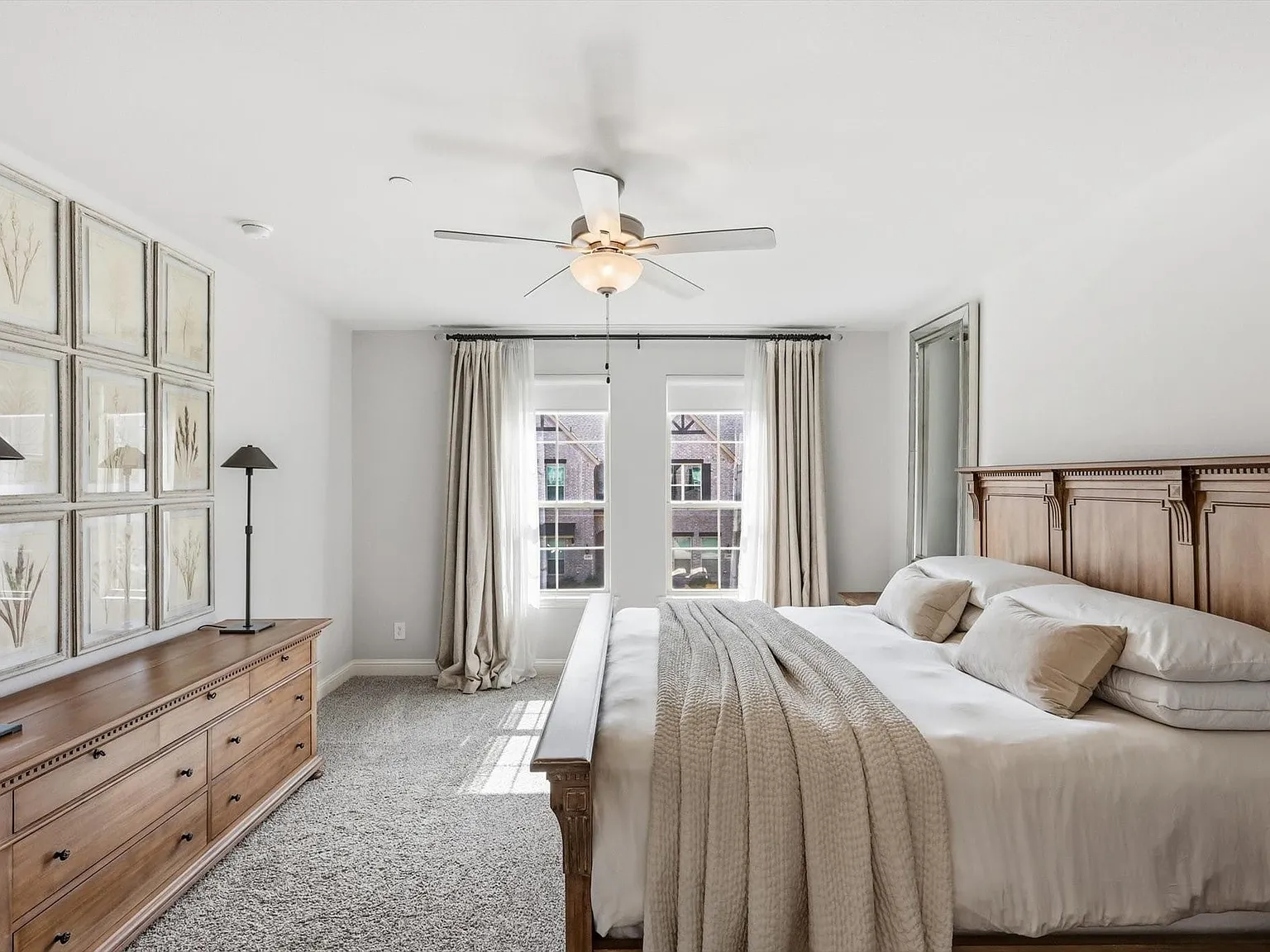 3 bed, 2.5 bath, 1860 sqft, $3,350 — Photo 2
