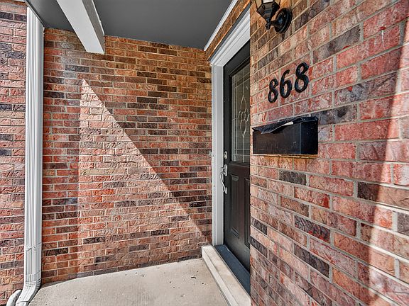 3rd image of 868 Bristol Dr