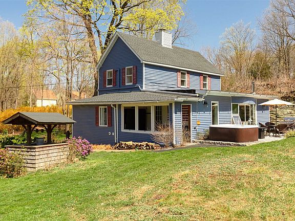 3rd image of 379 Candlestick Hill Rd