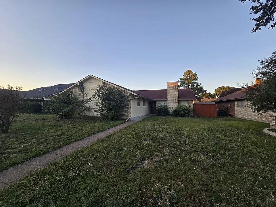 1813 Eastfield Dr