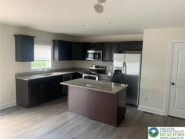 1610 Ravena St — Photo 3