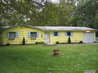 54 Waldorf Dr, Shirley, NY 11967