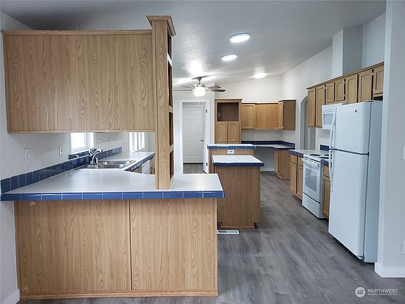 5th image of 10426 137th Street E #34