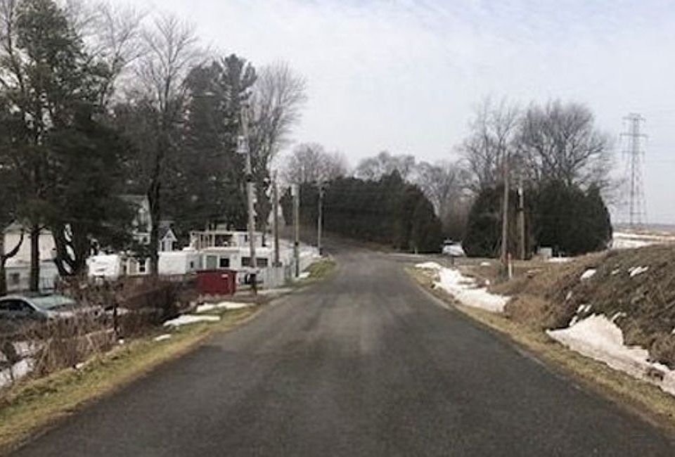 Exterior Neighborhood (street photo)