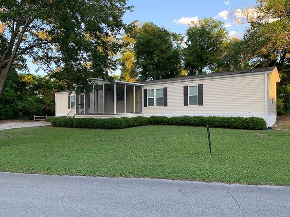 8523 Dogwood Cir