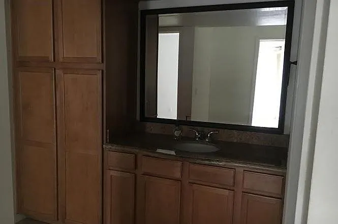 1 bed, 715 sqft, $2,200 — Photo 3