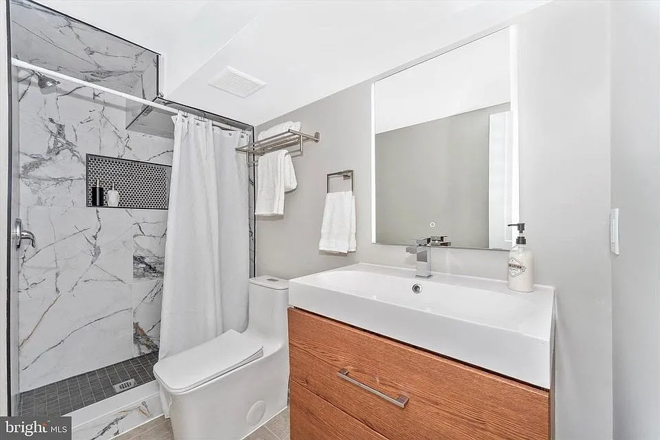 1 bed, 200 sqft, $1,100 — Photo 3