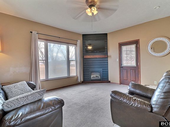 5th image of 1020 Birch St