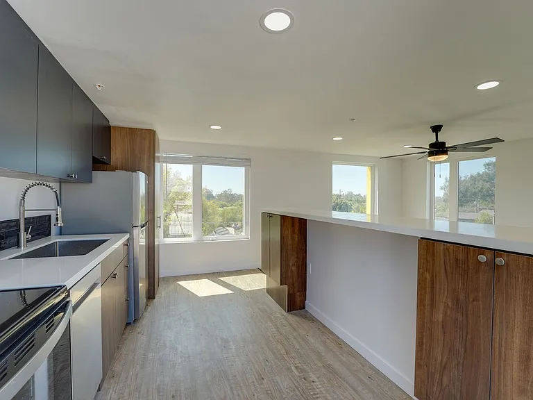 Duplet at Hillcrest | Modern Studio, 1 & 3 Bedroom Apartments — Photo 19