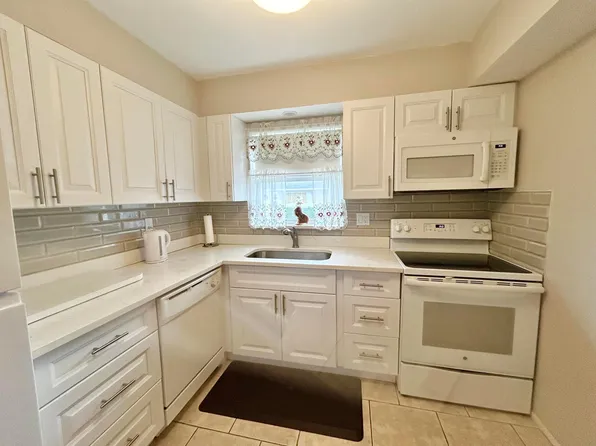 2666 Emory Drive E #D, West Palm Beach, FL 33415