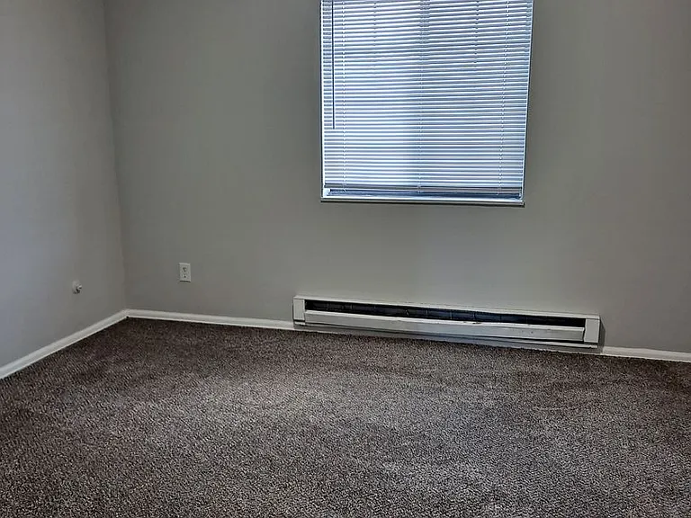 33-39 Castle Royal Dr — Photo 9