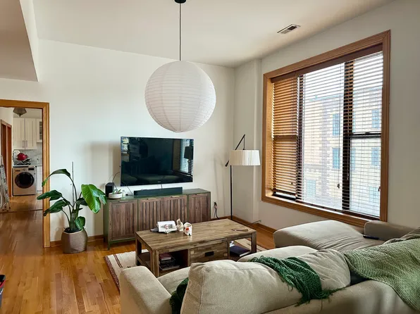 2200 W Chicago Ave APT 2F, Chicago, IL 60622