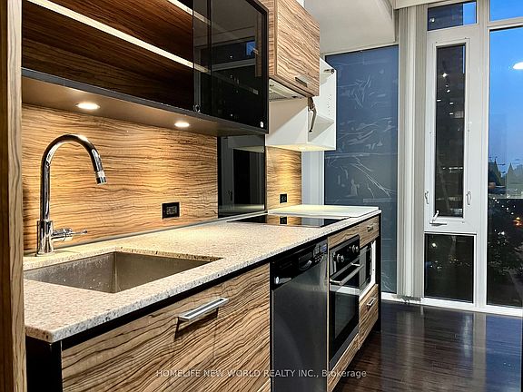 3rd image of 75 Saint Nicholas St #707