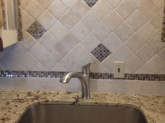 Tumble stone backsplash