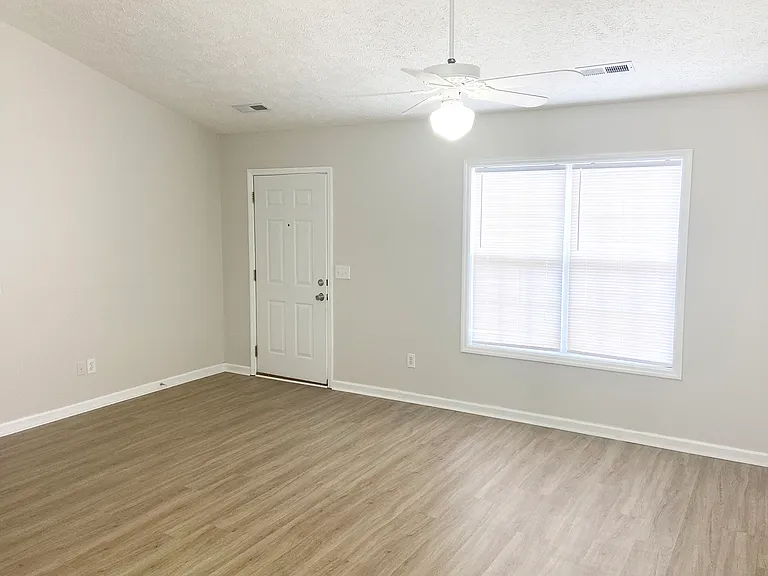 2721 Ashby Dr — Photo 2