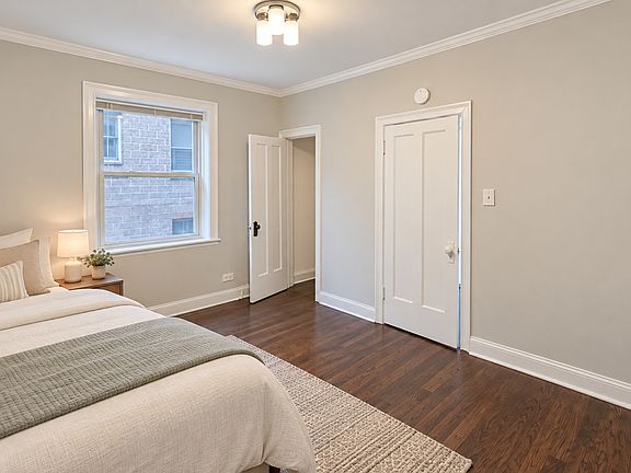 5th image of 905 W Altgeld St #1A